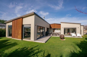 Casa Central - Wanaka Holiday Home